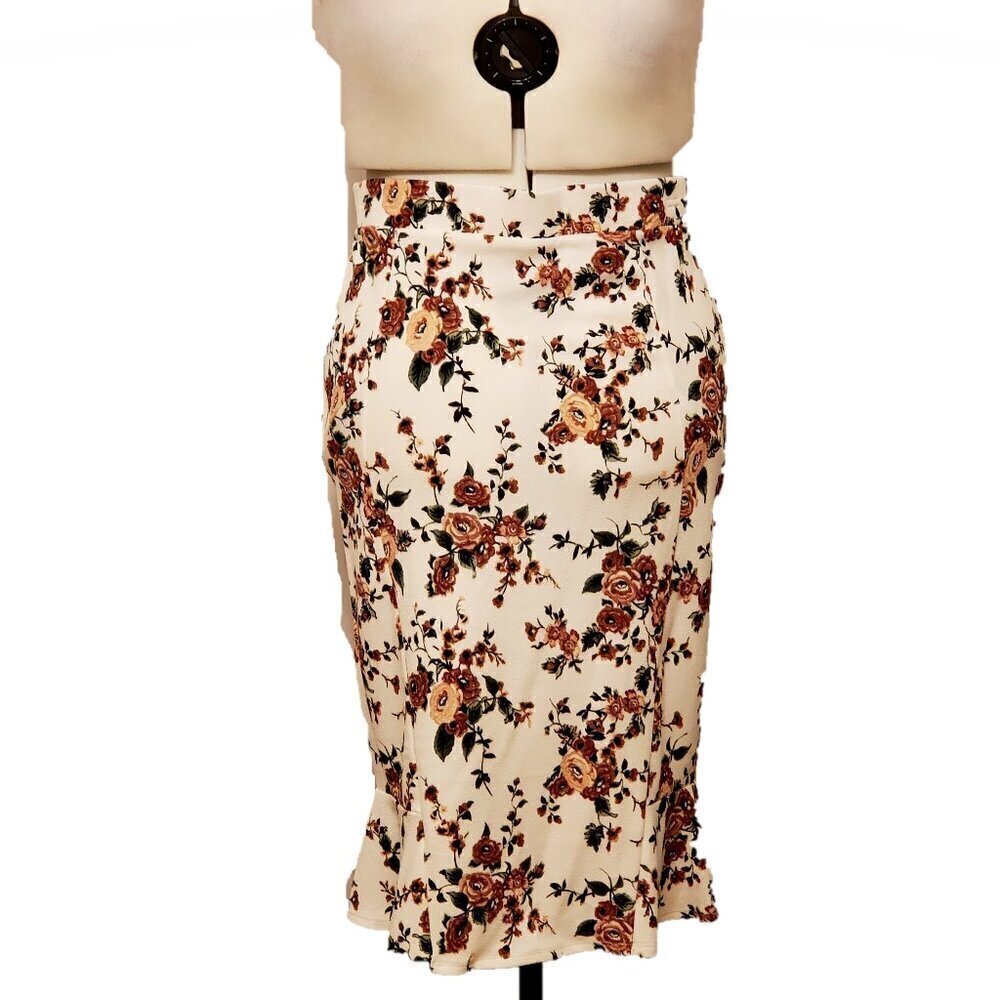 Ultra Teeze Floral Print Fitted Skirt. Size 2X